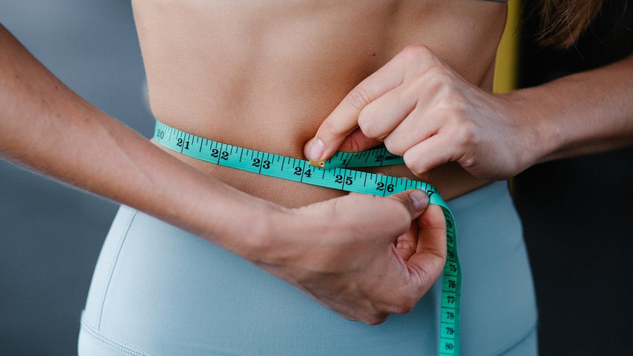 10 Proven Ways To Reduce Stomach Bloating Naturally And Effectively